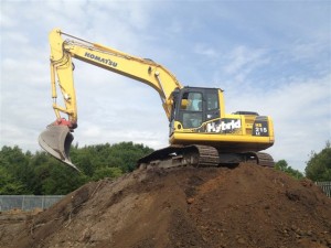 Komatsu hybrid 215 digger saves fuel