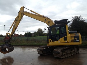 Thirteen ton excavator with selector grab