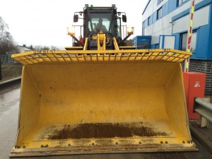 Large waste handling bucket