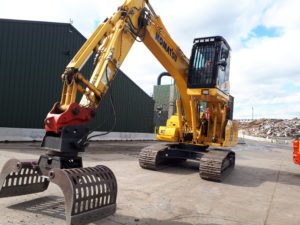 PC210LCD excavator with elevating cab